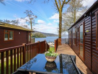 Shoreside Lodge