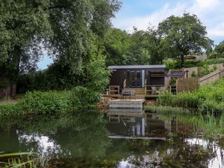 The Shepherds Hut at Bridge Lake Farm & Fishery photo 1