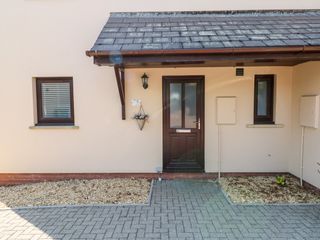 Clicketts Court photo 1