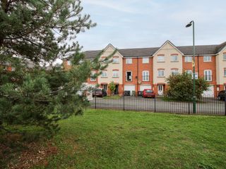 30 Poplar Close photo 1