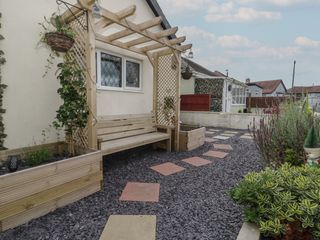 5 Woodside Avenue photo 1