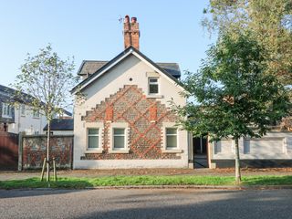 6D Clifton Drive photo 1