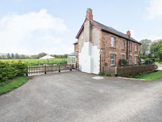 2 Siluria Cottage photo 1