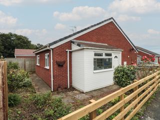 10 Southcliffe Drive photo 1