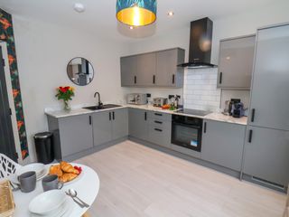 Apt 6 @ Hunter's Quay photo 1