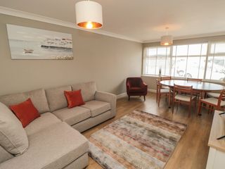 36 Chatsworth Close photo 1