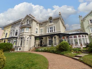 Ismay Lounge Apartment- Titanic Interest photo 1