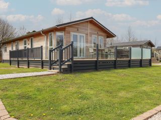 4 Meadow Retreat photo 1