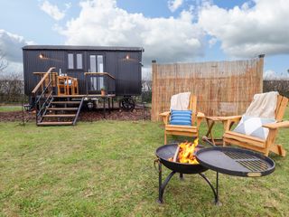 Shepherds Hut - Oak photo 1