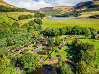 Dovestone Secluded Luxury Lodges (sleeps 6) - pets welcome