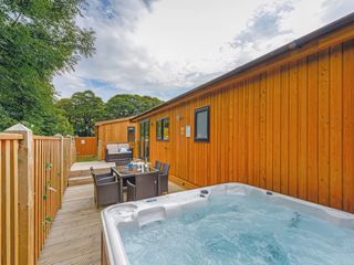 Dovestone Luxury Lodges (sleeps 6) - pets welcome