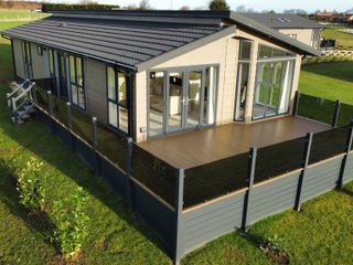 Holly Lodge photo 1