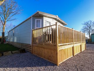 2 Willow Way photo 1