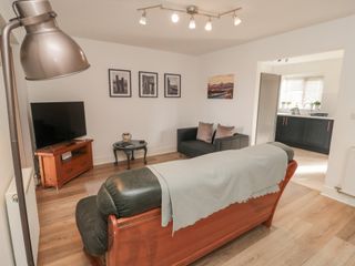 Cinder Warren photo 1