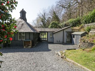 Bwthyn y Coediwr (The Woodcutters Cottage) photo 1