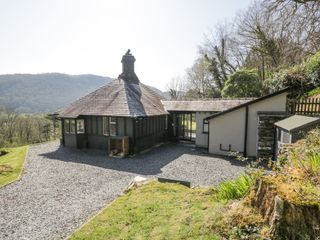Bwthyn y Coediwr (The Woodcutters Cottage) photo 1