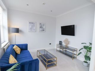 The Salisbury - 1 Bedroom Deluxe Apartment photo 1