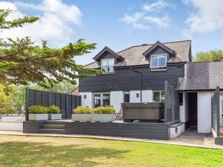 Summerleaze Garden Cottage 3 Spa