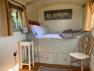 Cosy Shepherd’s Hut