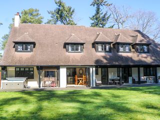 Woodlands House photo 1