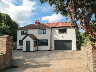 Riverside House photo 1