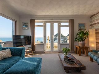 Sea View 1 Bed Flat - Pets - Balcony - Parking photo 1