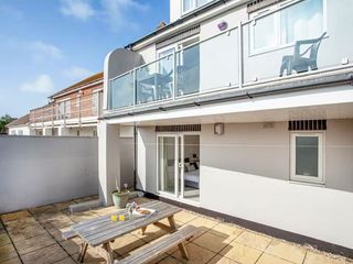 Spacious 3 Bed House Sleeps 6 Parking Wifi