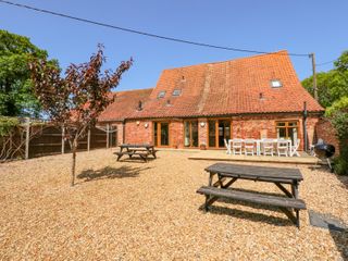 Hadleigh Farm Barn photo 1