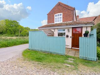 2 Lock Cottages photo 1