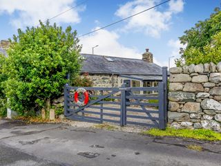 Hwylfa'r Groes photo 1