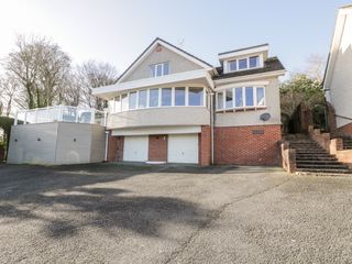 11 Glyn Garth Mews photo 1