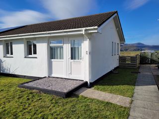 48 Glan Y Mor photo 1