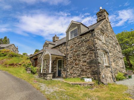 Dog friendly best sale cottages snowdonia