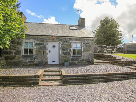 Dog friendly cottages cheap near snowdonia