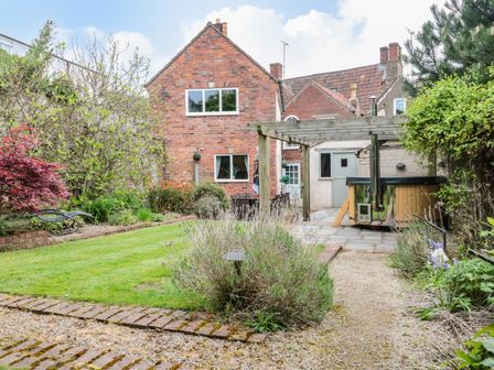 Six Bedroom Cottages To Hire | Self 