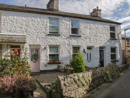 Cottages at christmas with hot sale dogs