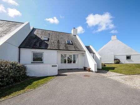 Daymer bay holiday cottages shops dog friendly