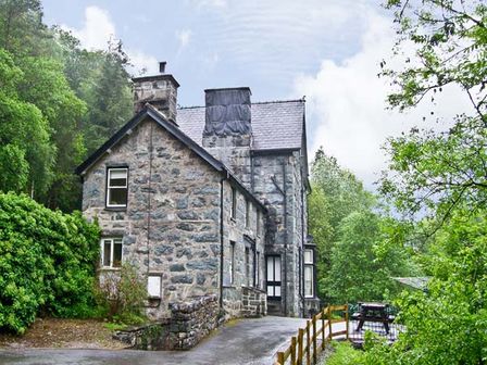 Luxury dog deals friendly cottages snowdonia