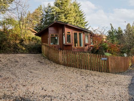 Dog friendly log cabins best sale near me