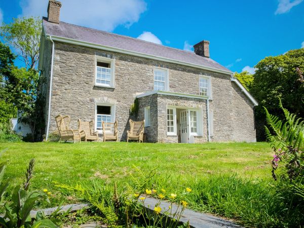 Henllys | Newport, Pembrokeshire | Felindre Farchog | Self Catering ...