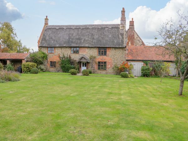 Manor Farm House | Bacton | Hall Fm | East Anglia | Self Catering ...