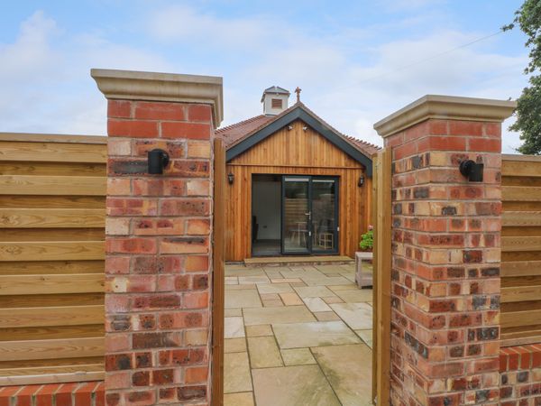 Studio | Christleton | Birch Bank Fm | Self Catering Holiday Cottage