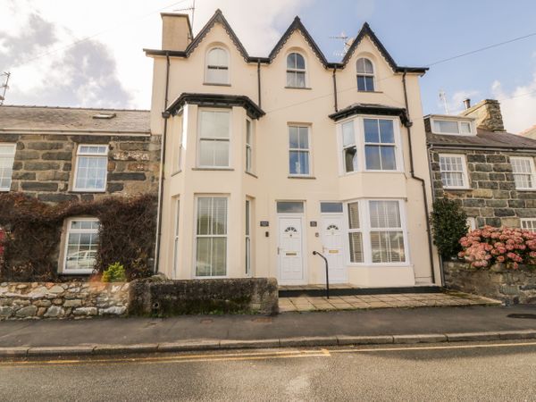 Bay View | Criccieth | Self Catering Holiday Cottage