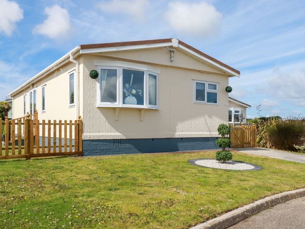 Lowen Lodge | St Merryn | Tregolds | Self Catering Holiday Cottage