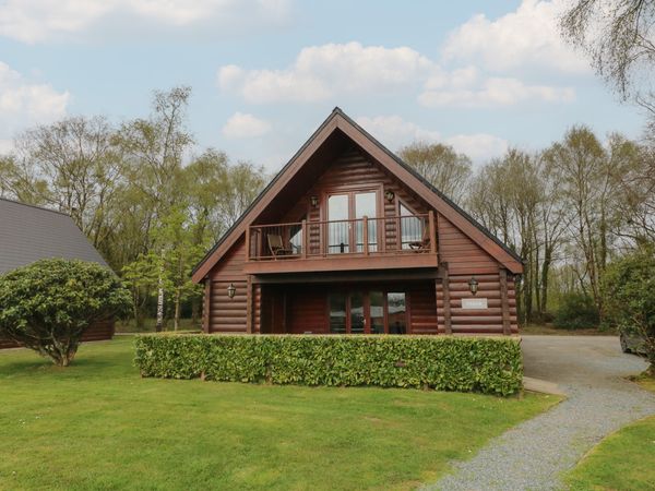 Cedar | Dolton | Stafford Moor Fishery | Self Catering Holiday Cottage