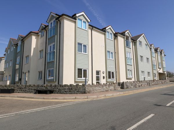 Maelog, 14 Tides Reach | Rhosneigr | Self Catering Holiday Cottage