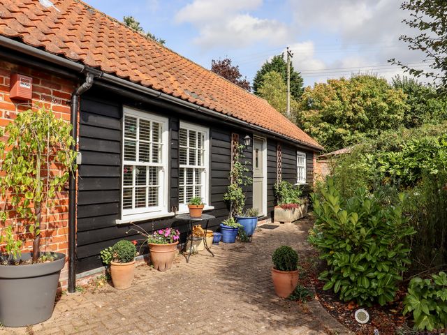 Courtyard Cottage, Poplar Farm Barn - 1001535 - photo 1