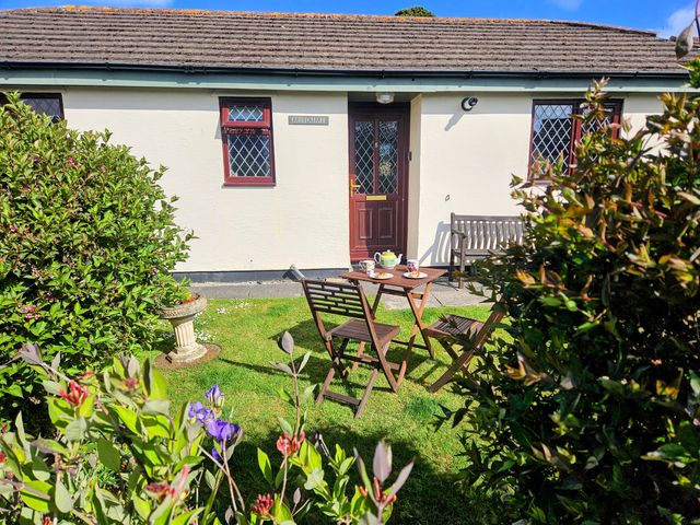A garden view with a table and chairs outside at Chiffchaff in Padstow