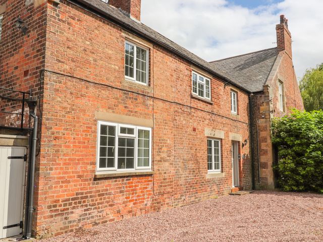 Well House Farm Flat 1 - 1008377 - photo 2