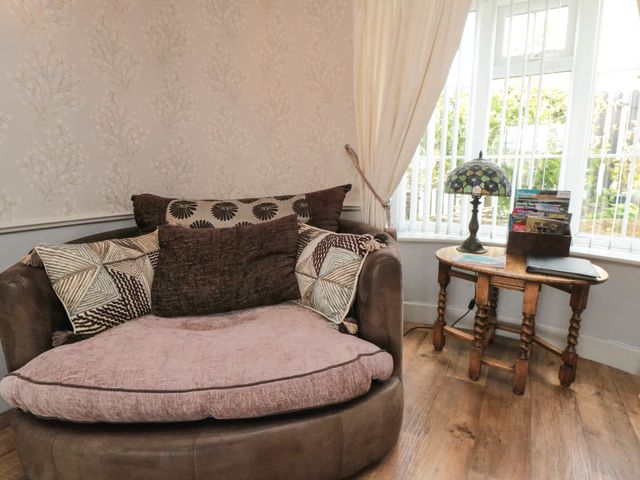 11A High Street - 1009858 - photo 5